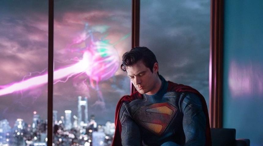 James Gunn dévoile une première image de David Corenswet en Superman